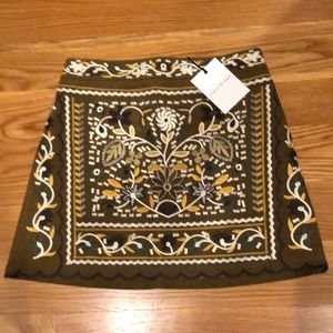 $16 FLASH SALE -- NWT Embroidery-Style Mini Skirt,SZ S (stiff zipper)